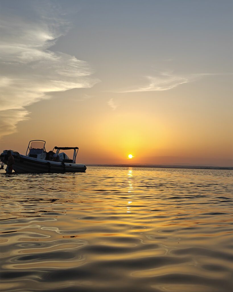 sortie bateau coucher du soleil a sete